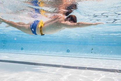 Rear underwater view of swimmer using FINIS Tech Toc to train hip rotation